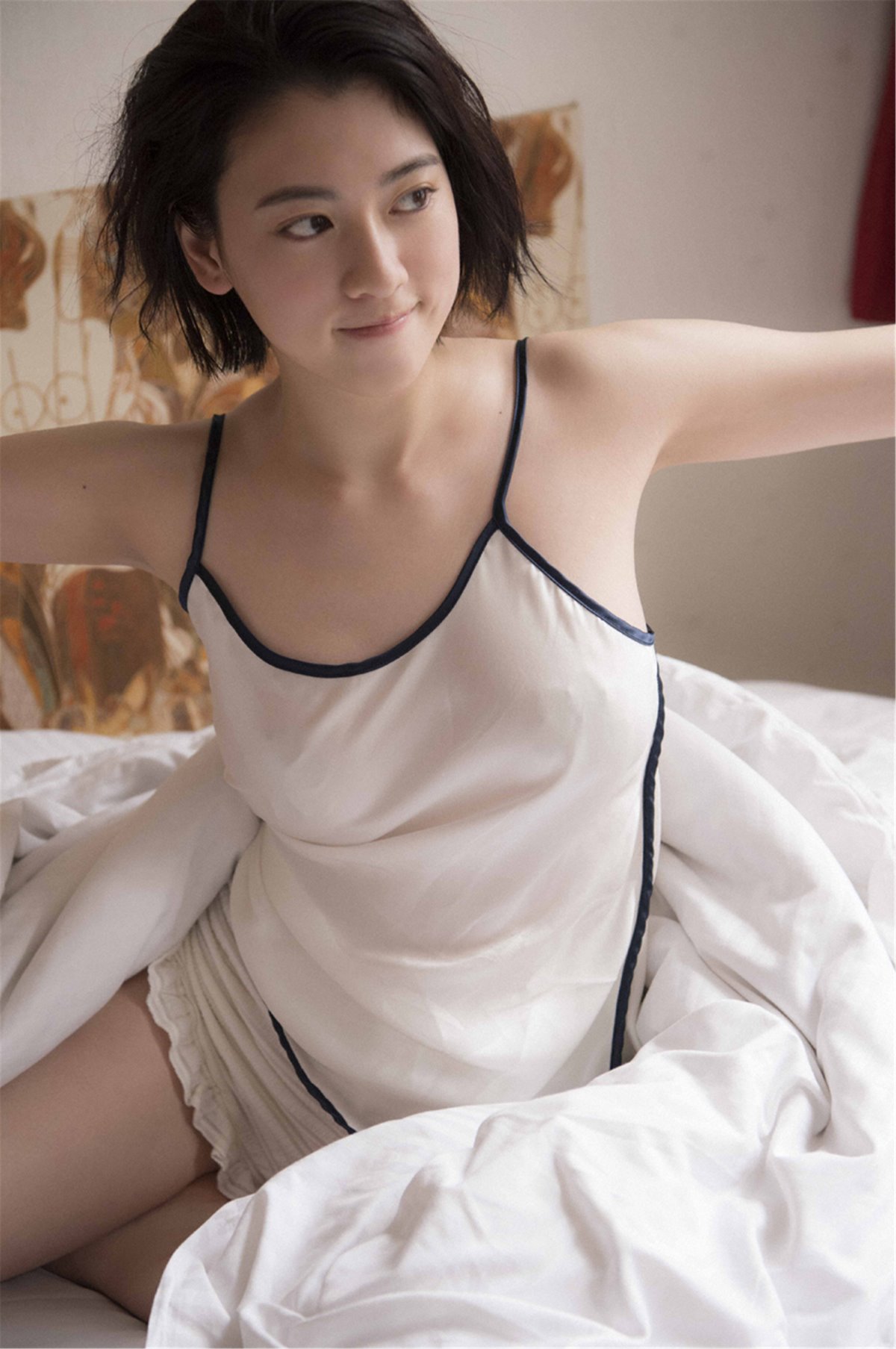 Photobook 2018 04 15 Ayaka Miyoshi 三吉彩花 Across The Sky 0043 0786346731.jpg