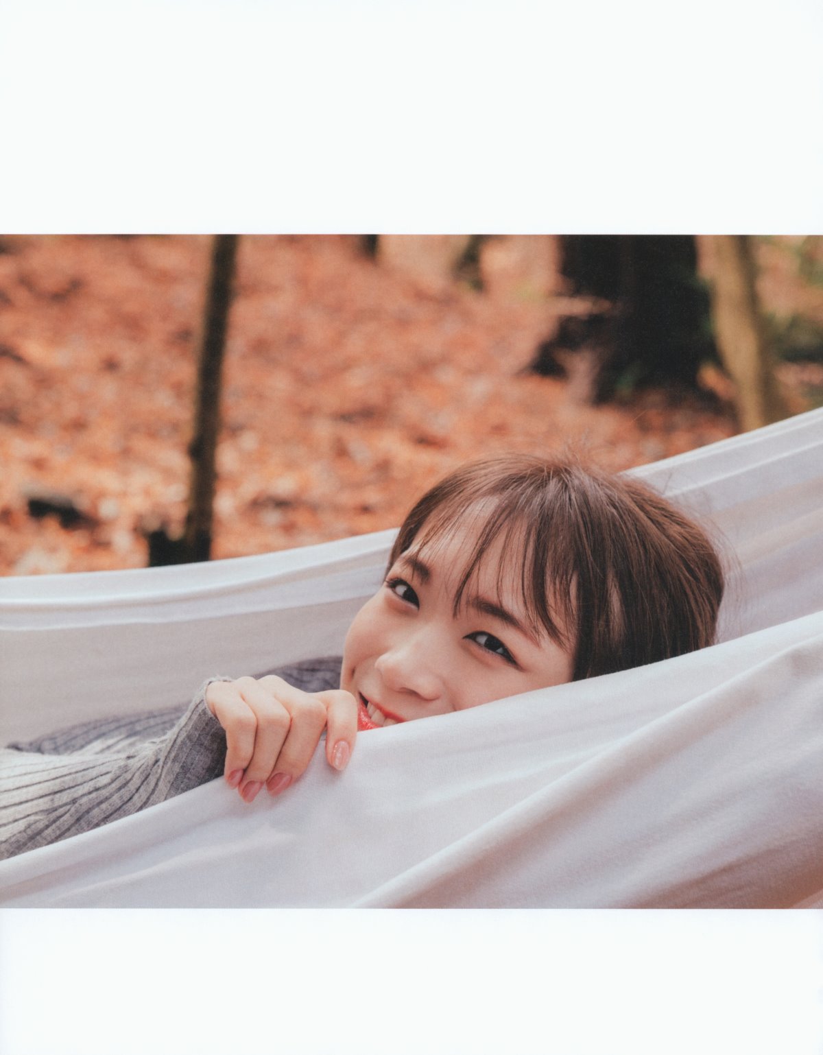 Photobook 2023 02 21 Manatsu Akimoto 秋元真夏 Graduation Commemorative Photo Book 0011 3816711199.jpg