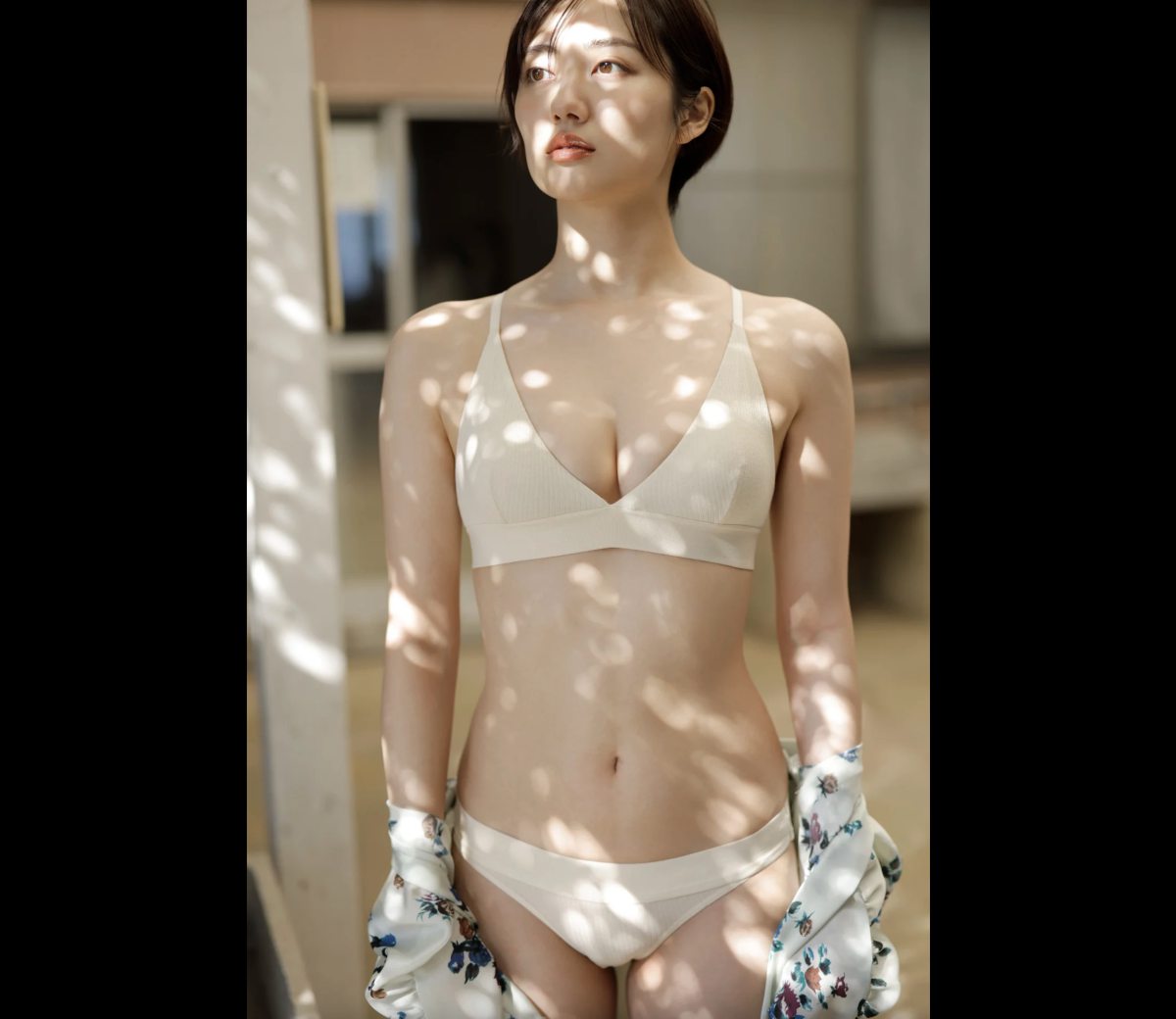 FRIDAY Kazusa Okuyama 奥山かずさ Monthly Girl 010 マンスリーガール010 2022 03 30 0023 8659452983.jpg