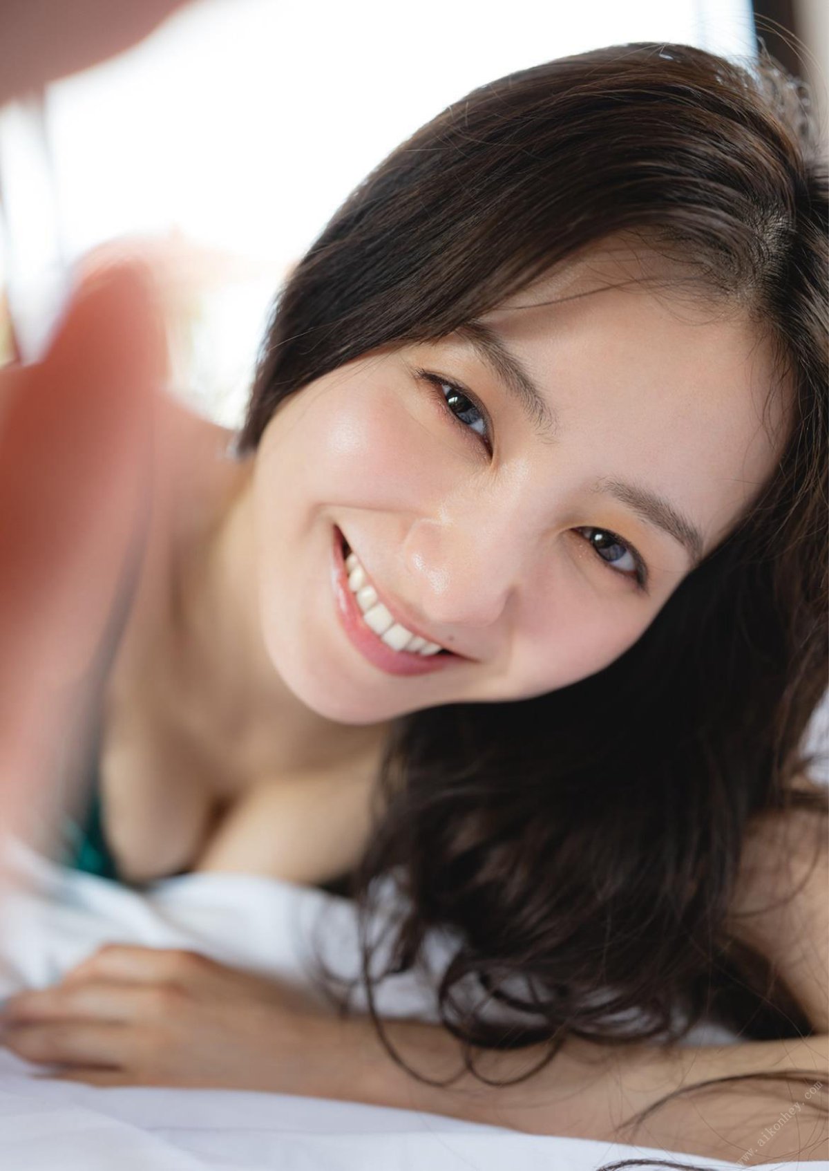 YJ Photobook Riho Takada 高田里穂 Hikari Sasu 光さす 2022 06 30 0010 6228696762.jpg