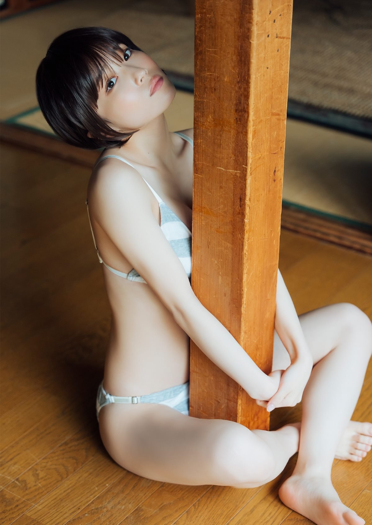 Photobook デジタル限定 YJ PHOTO BOOK 岸みゆババババンビ写真集 岸みゆ劇場 日本一可愛くて個性的な美人三姉妹 0024 9424108684.jpg