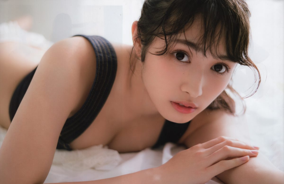 Photobook Keyakizaka46 Photobook – 21nin no Mikansei 欅坂46 ファースト写真集 21人の未完成 A 0128 7428098737.jpg