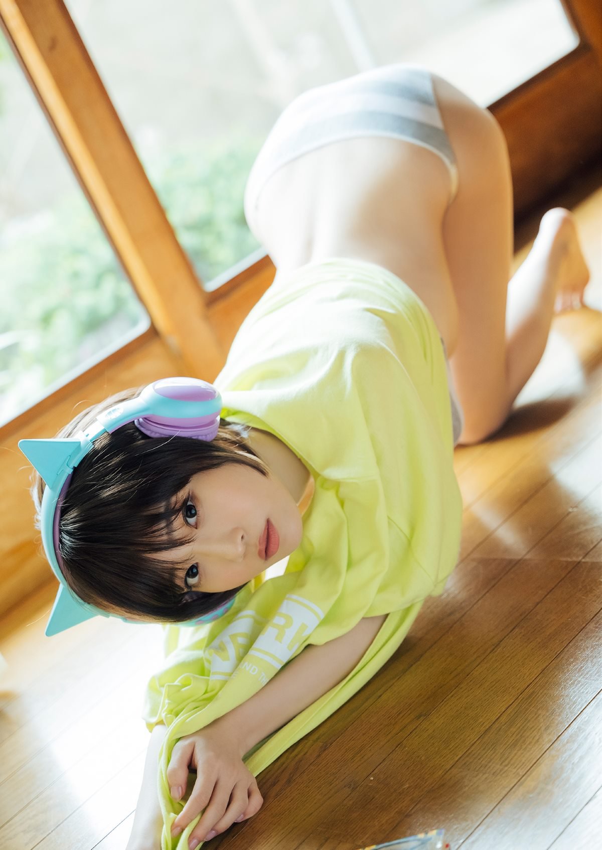 Photobook デジタル限定 YJ PHOTO BOOK 岸みゆババババンビ写真集 岸みゆ劇場 日本一可愛くて個性的な美人三姉妹 0021 5717497192.jpg