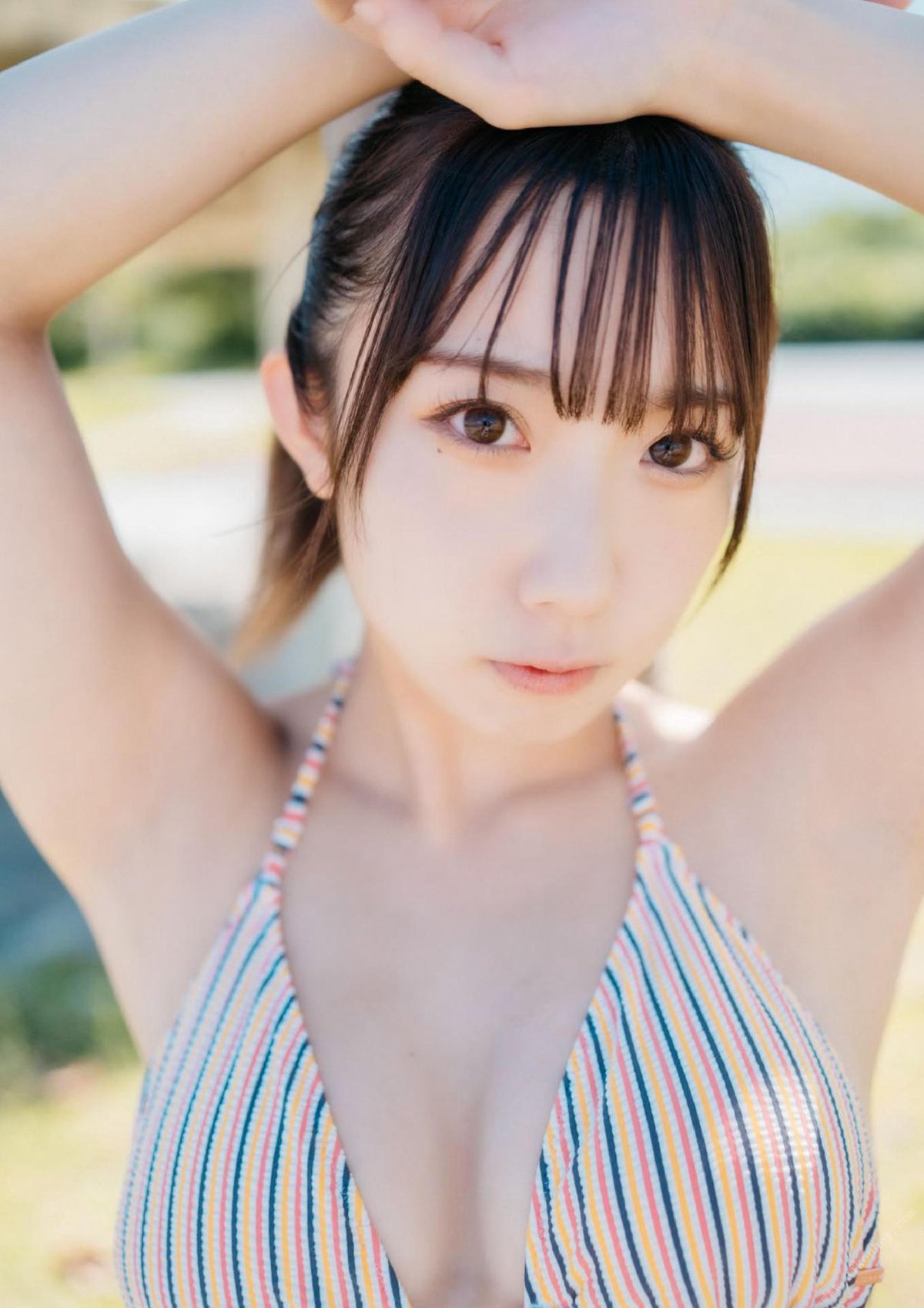 Photobook Momo Taiga 大河もも Vibrant  2021 12 28 B 0009 0404909195.jpg