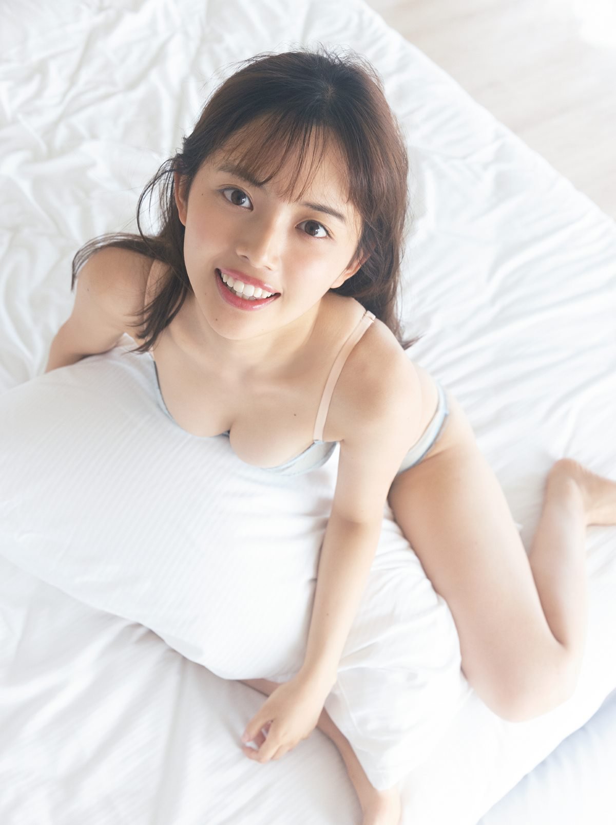 Photobook Hinami Mori 森日菜美 1st Photobook Lots of Mori もりだくさん 2022 02 23 A 0064 7408725981.jpg