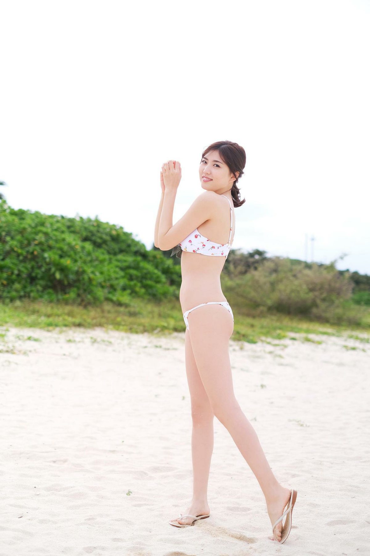 Photobook Nami Iwasaki 岩﨑名美 Beautiful legs 美脚 THE BODY 2021 05 25 A 0014 7052164430.jpg