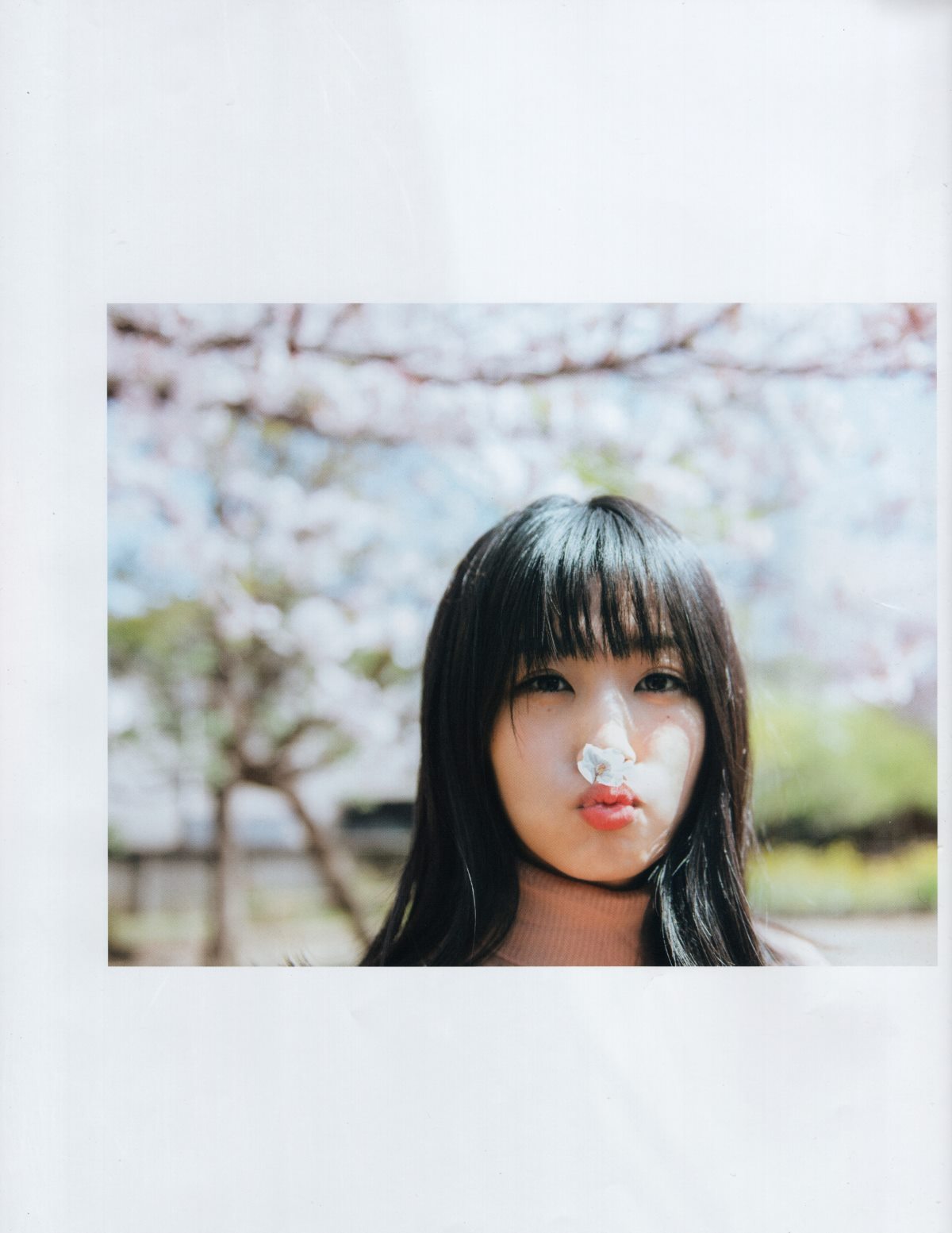 Photobook Keyakizaka46 Photobook – 21nin no Mikansei 欅坂46 ファースト写真集 21人の未完成 A 0018 7034065568.jpg