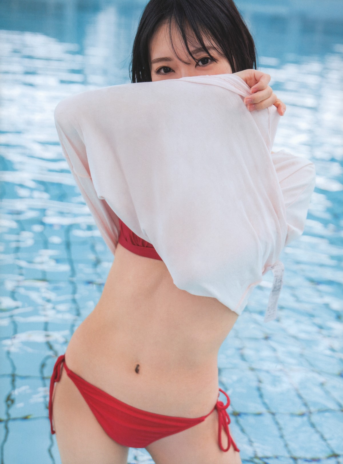 Photobook 2022 12 20 Miku Kanemura 金村美玖 1st Photobook Compass A 0032 7851966589.jpg