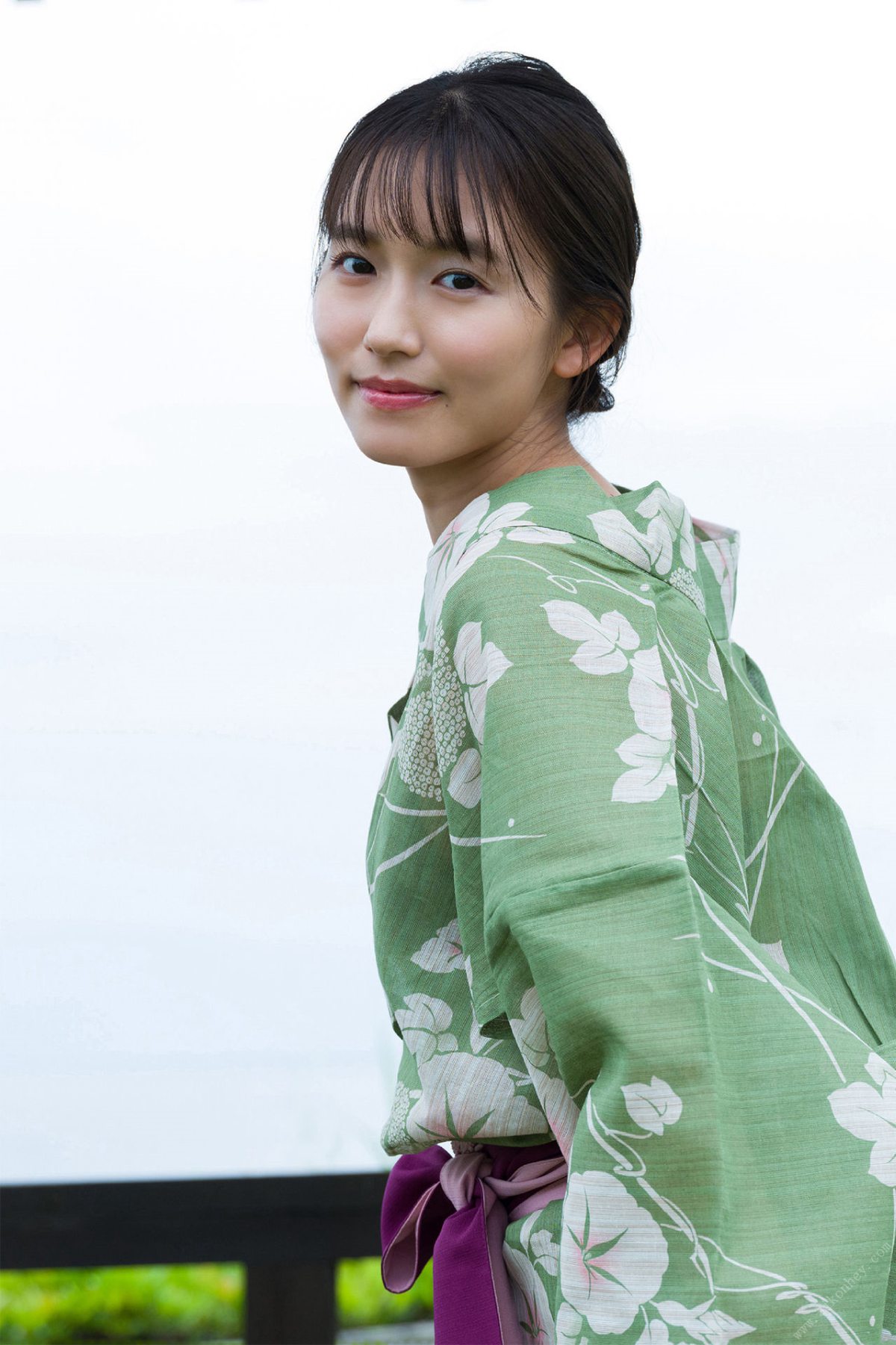 Photobook Nene Shida 志田音々 1st Photobook nene Maruttorippu nene－まるっとりっぷ－ 2022 07 14 0036 1407821482.jpg