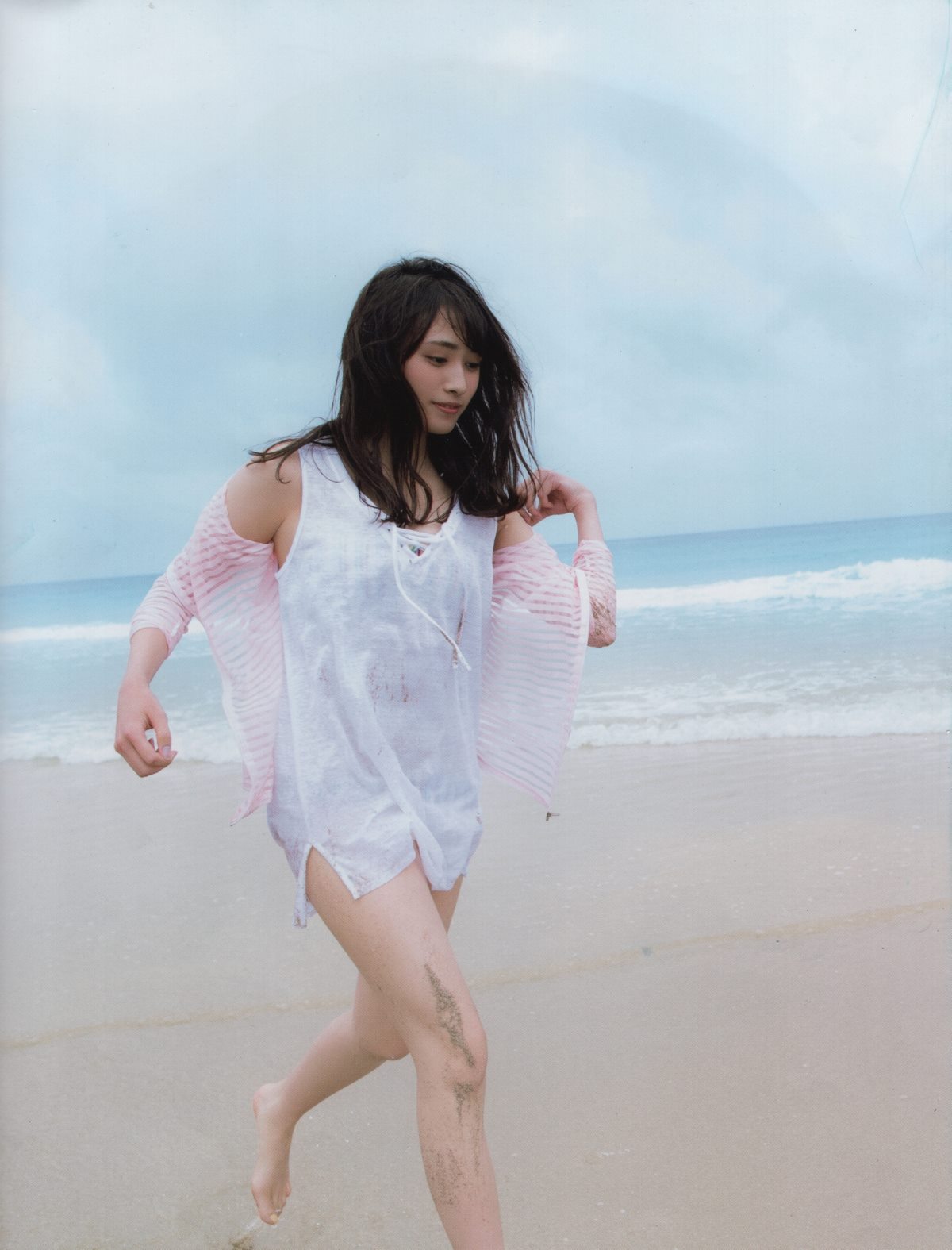 Photobook Keyakizaka46 Photobook – 21nin no Mikansei 欅坂46 ファースト写真集 21人の未完成 A 0120 1938629760.jpg