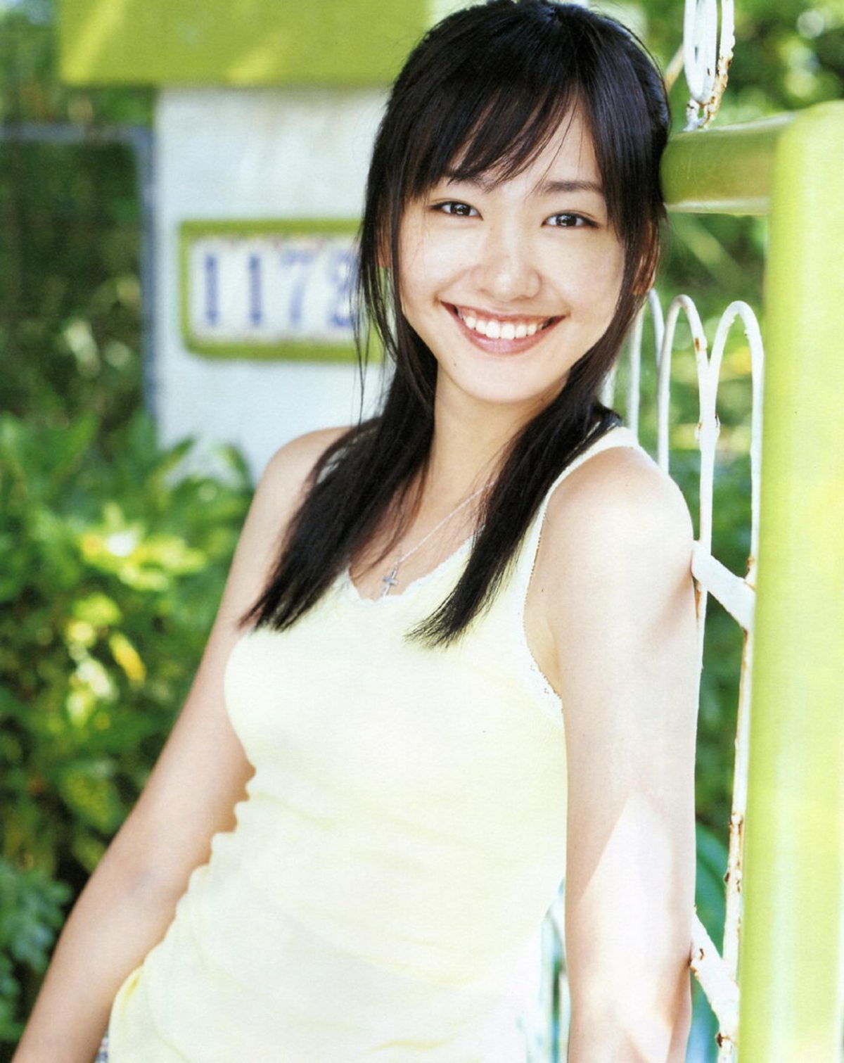 Photobook Yui Aragaki 新垣結衣 Chura Chura ちゅら ちゅら 2006 03 03 0055 1263683002.jpg