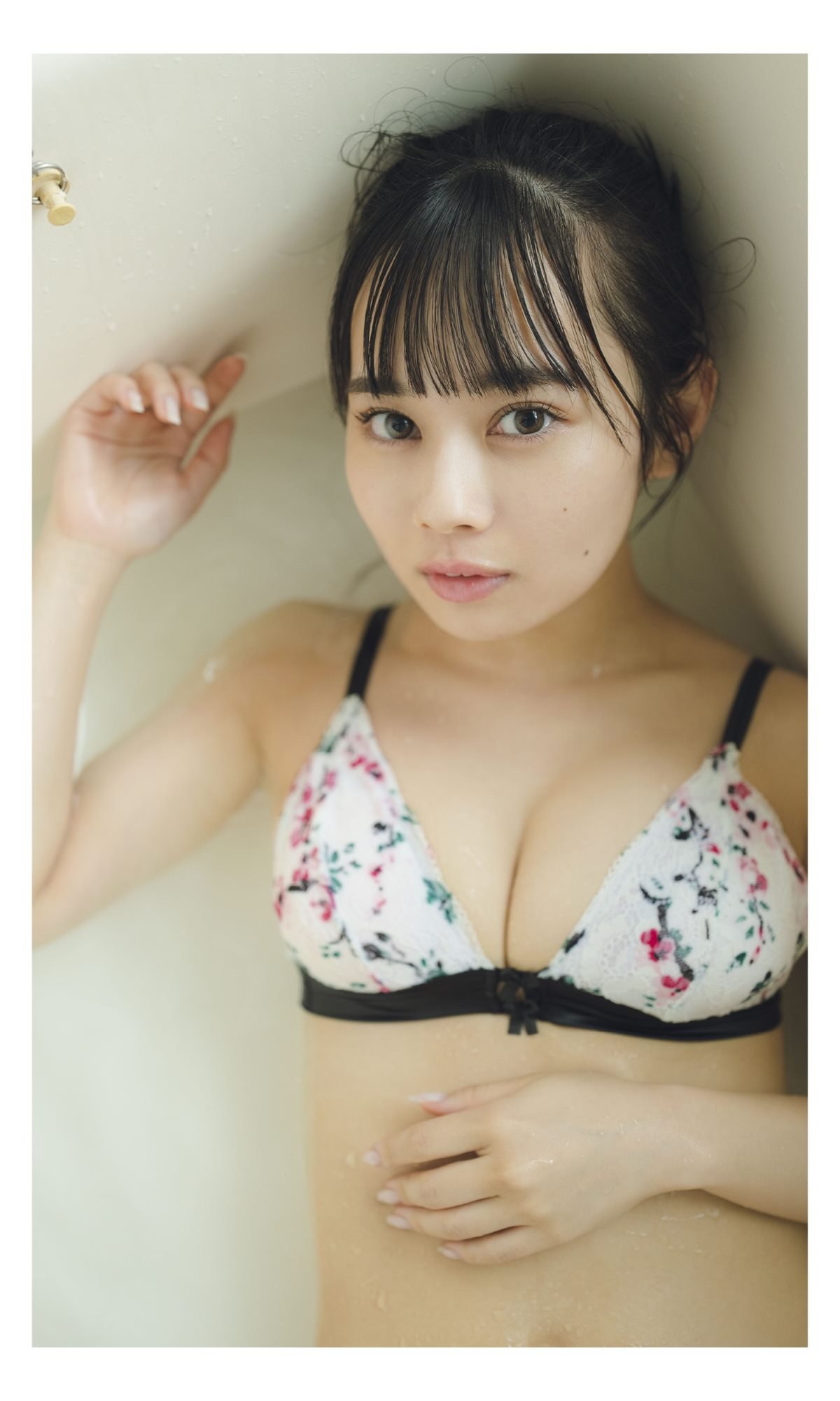 Weekly Photobook Saeko Kondo 近藤沙瑛子 Actually I am 実は私って 2022 07 04 0047 0933929590.jpg