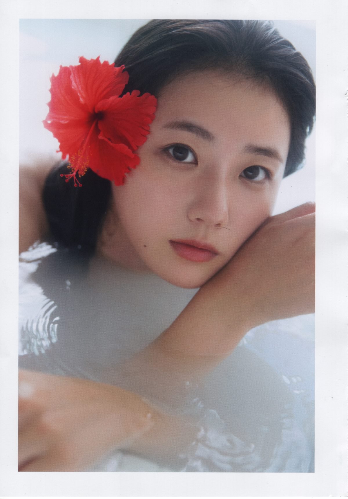 Photobook Yumiko Takino 瀧野由美子 1st Photobook I dont know you well yet 君のことをまだよく知らない 2021 09 22 0092 1933801512.jpg