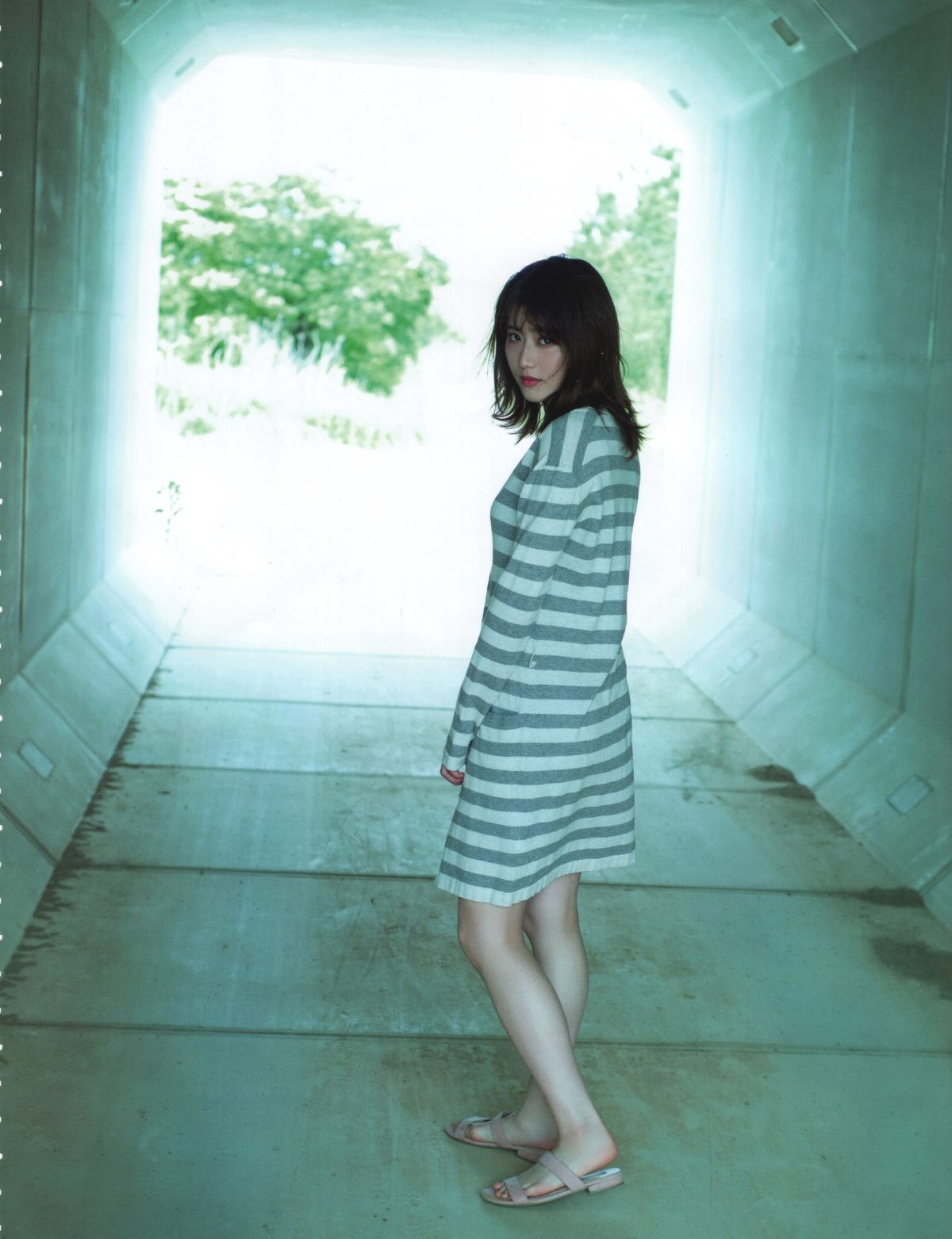 Photobook Keyakizaka46 Photobook – 21nin no Mikansei 欅坂46 ファースト写真集 21人の未完成 A 0013 7689412731.jpg