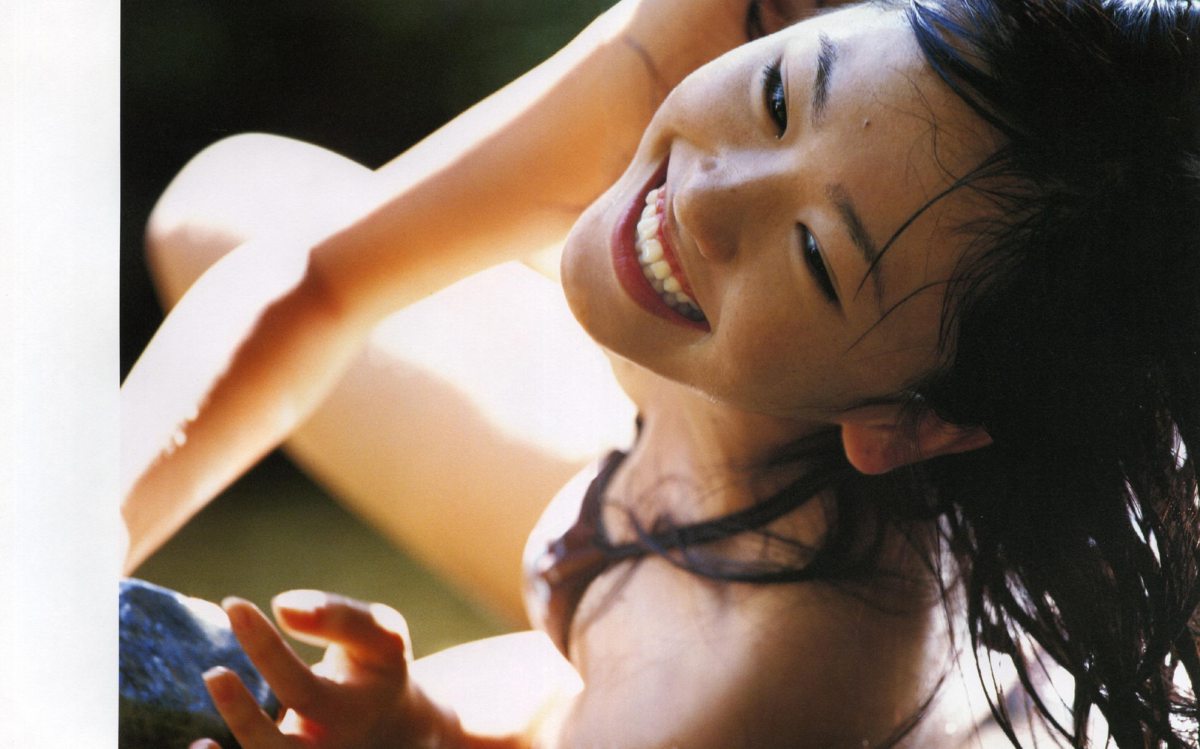 Photobook Yui Aragaki 新垣結衣 Chura Chura ちゅら ちゅら 2006 03 03 0024 7029560385.jpg