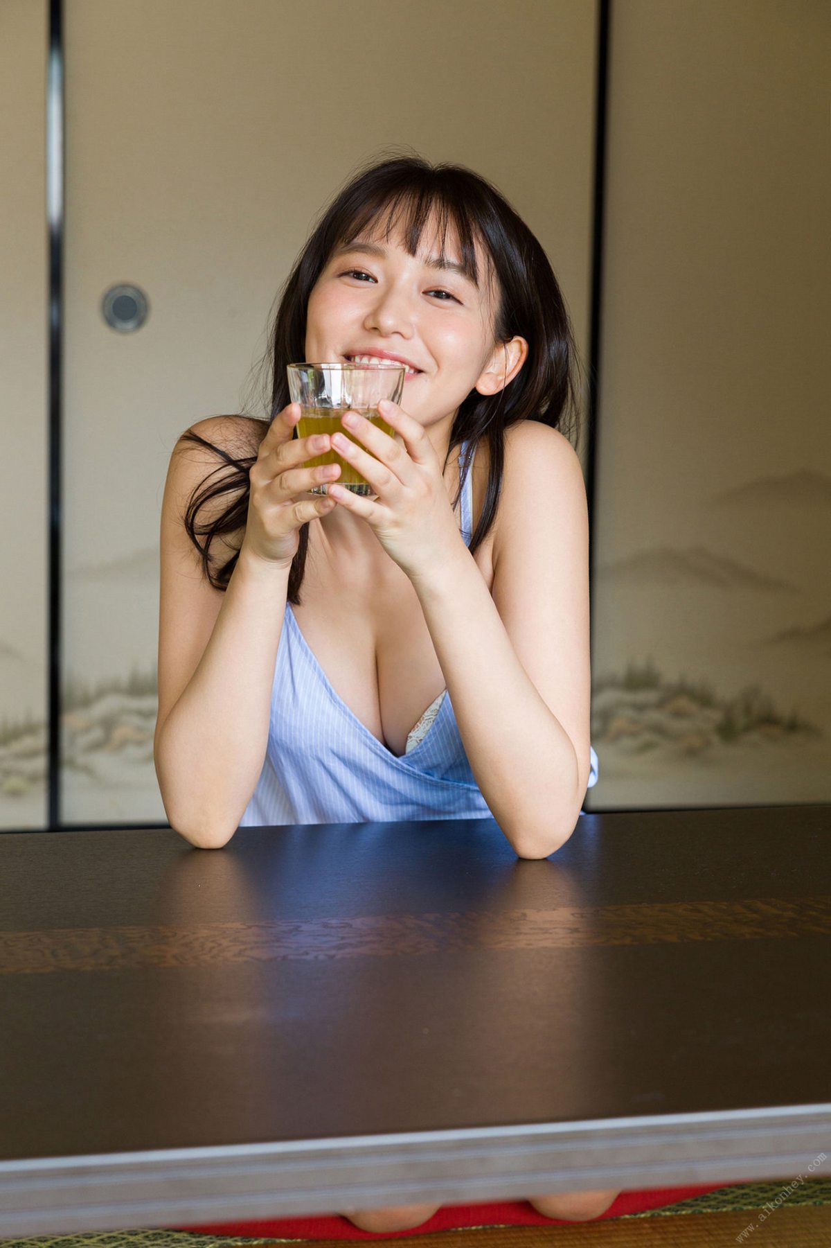 Photobook Nene Shida 志田音々 1st Photobook nene Maruttorippu nene－まるっとりっぷ－ 2022 07 14 0078 4769222317.jpg