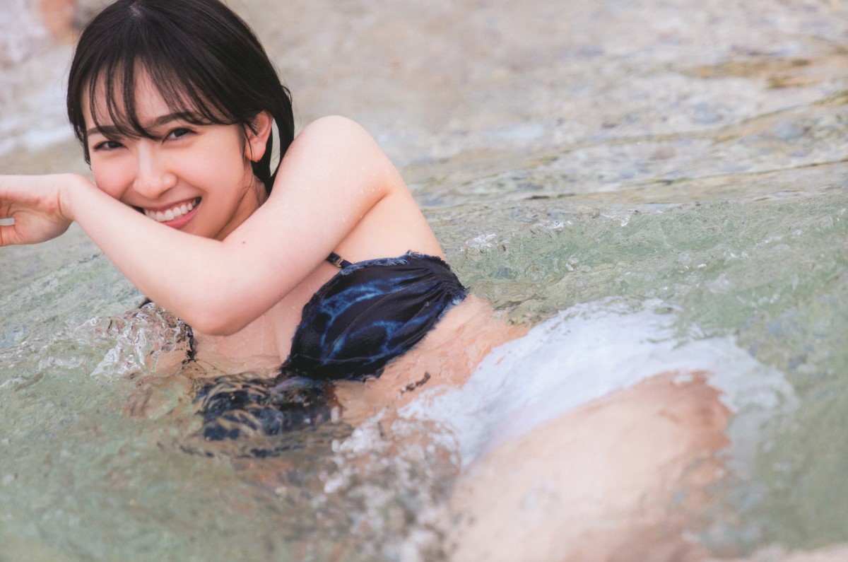 Photobook 2022 12 20 Miku Kanemura 金村美玖 1st Photobook Compass B 0042 7363871933.jpg