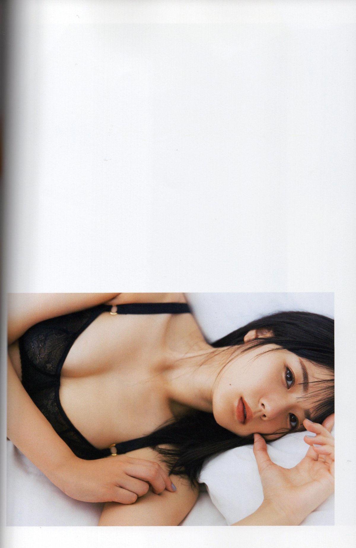 Photobook 瀧野由美子1st写真集 君のことをまだよく知らない 0095 6393159938.jpg