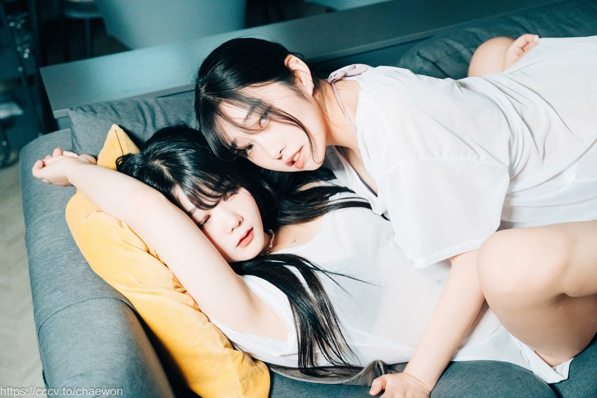Loozy Zia 지아 x Sonson 손손 Yuri Girls Love A 0080 4313249066.jpg