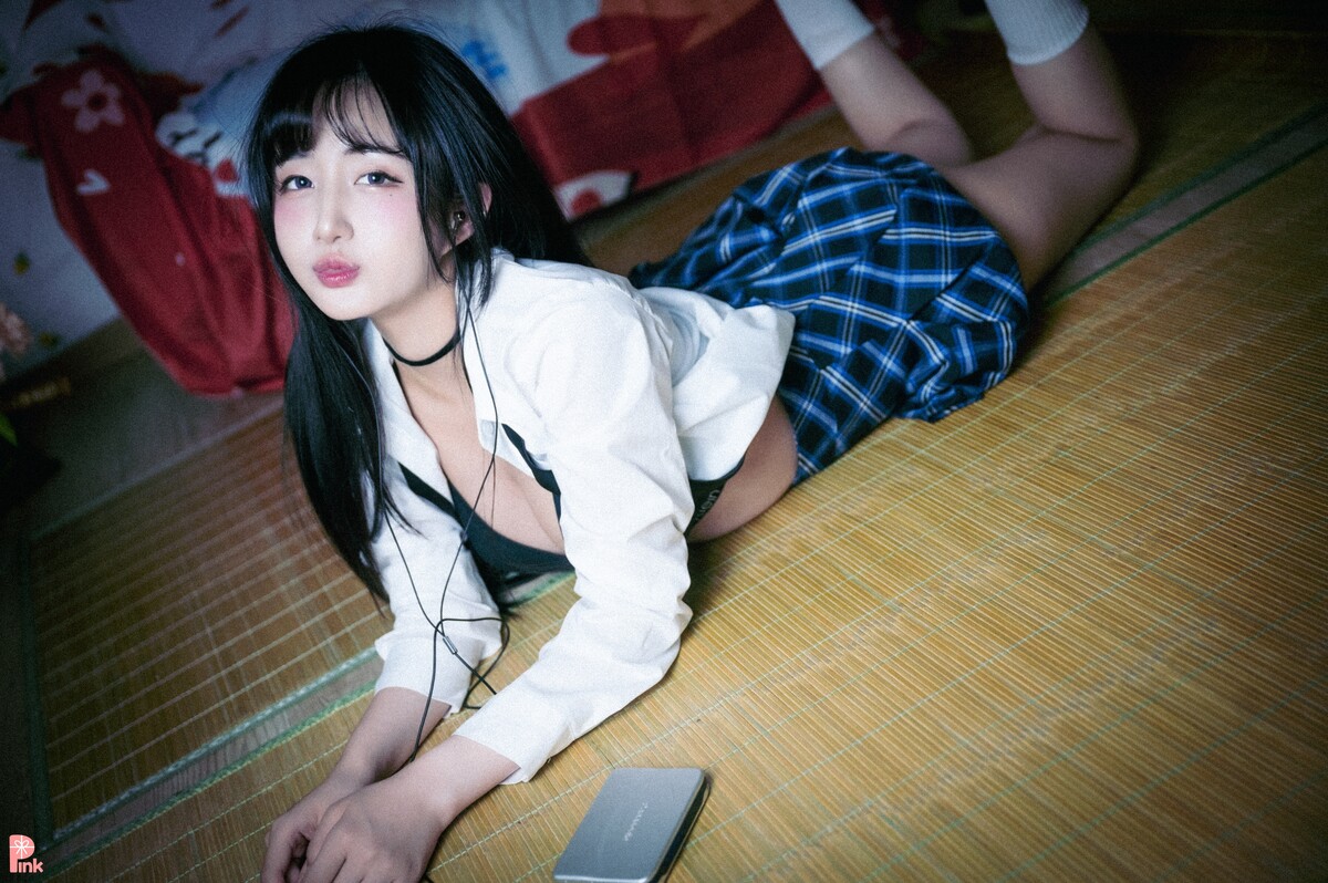 PINK RIBBON Jina 지나의 교복 생활_Dark ver 0032 9169166994.jpg