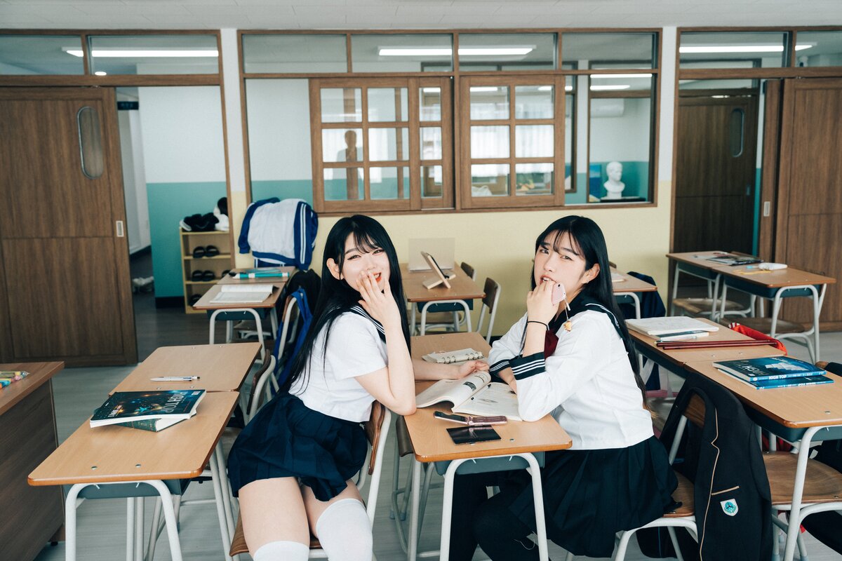 Loozy Zia 지아 x Sonson 손손 Bitch Academy Hard B 0009 6503503747.jpg
