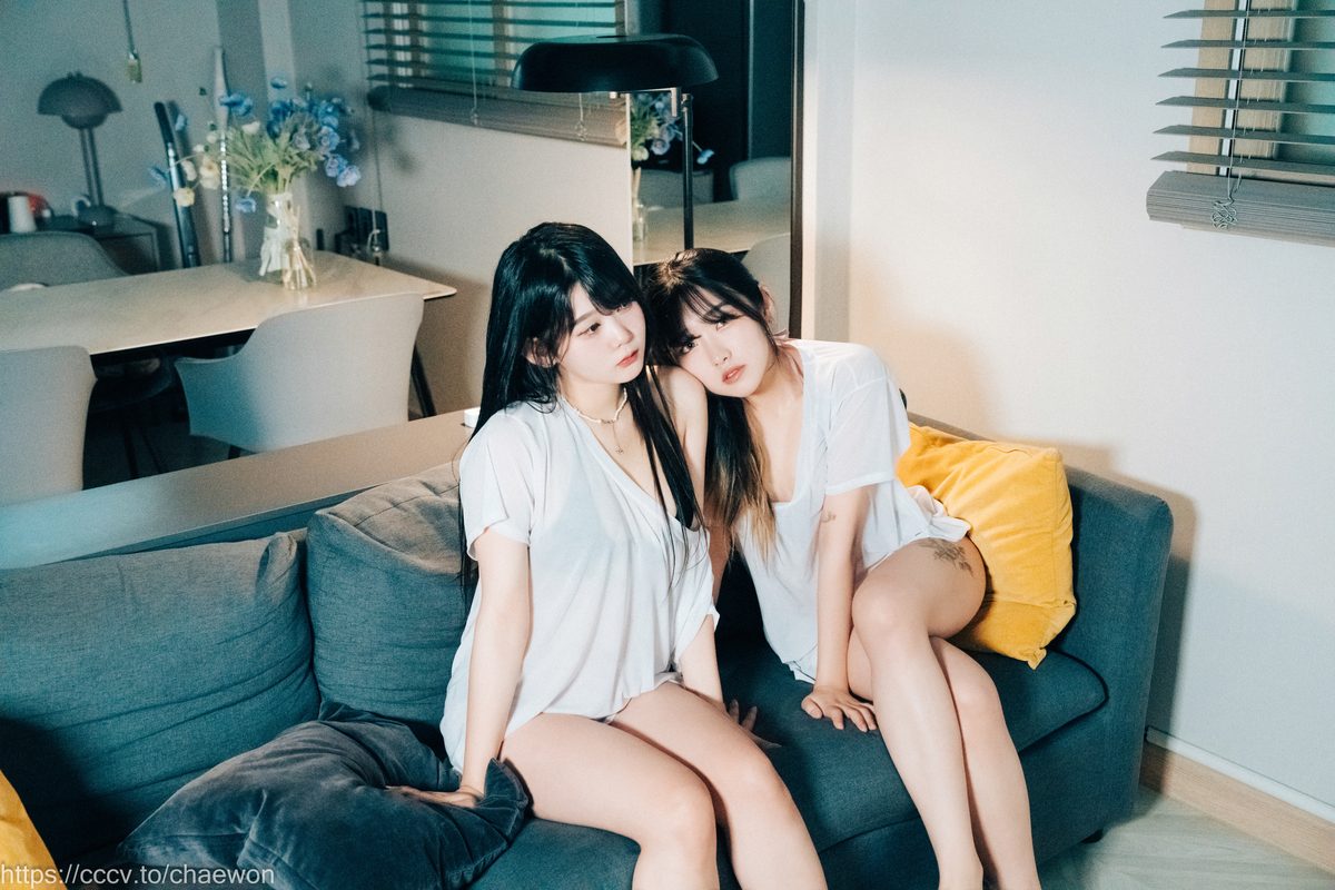 Loozy Zia 지아 x Sonson 손손 Yuri Girls Love A 0061 6898925160.jpg