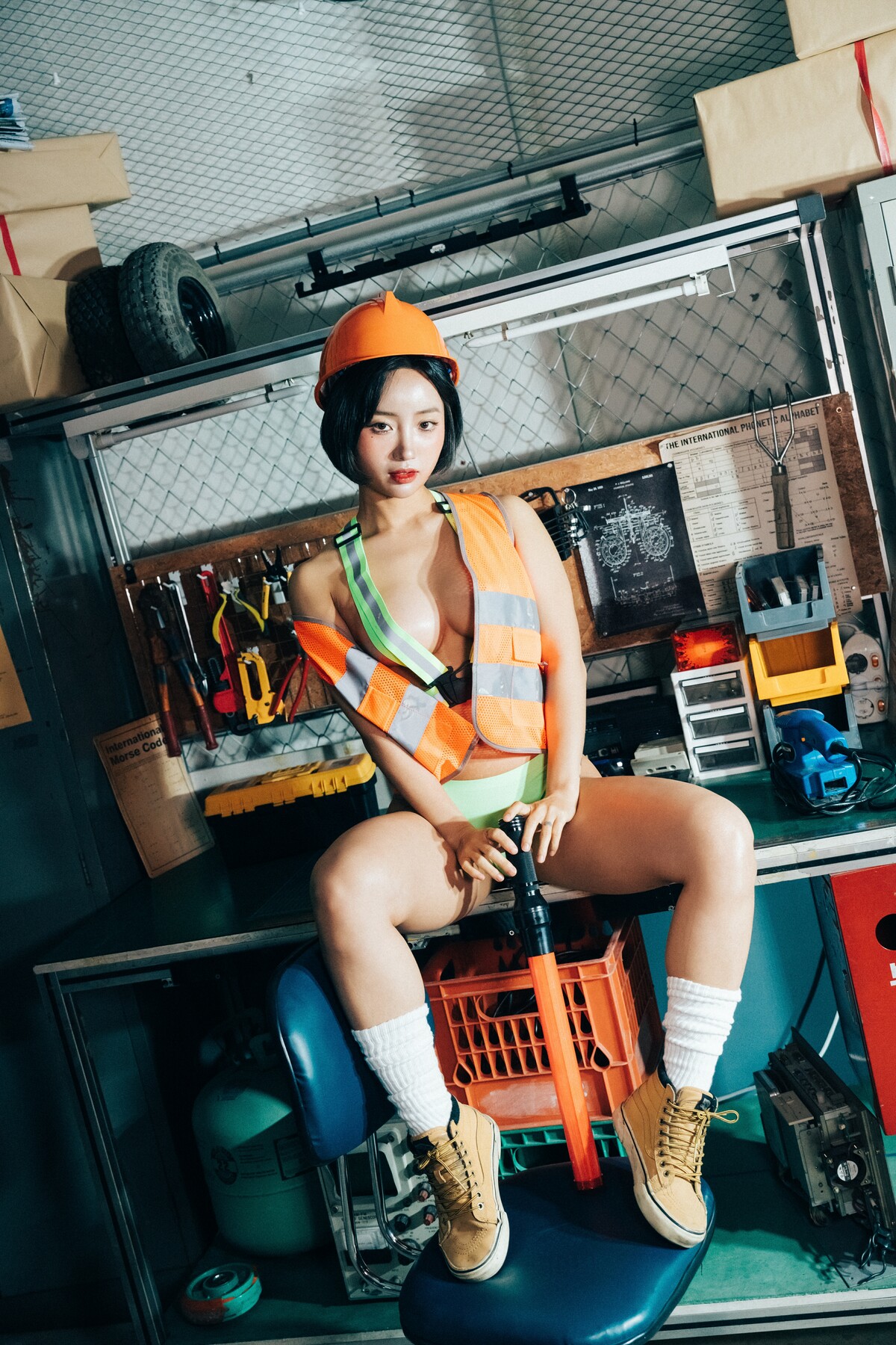 Loozy Booty Queen Naked Worker S Ver A 0001 9235208807.jpg