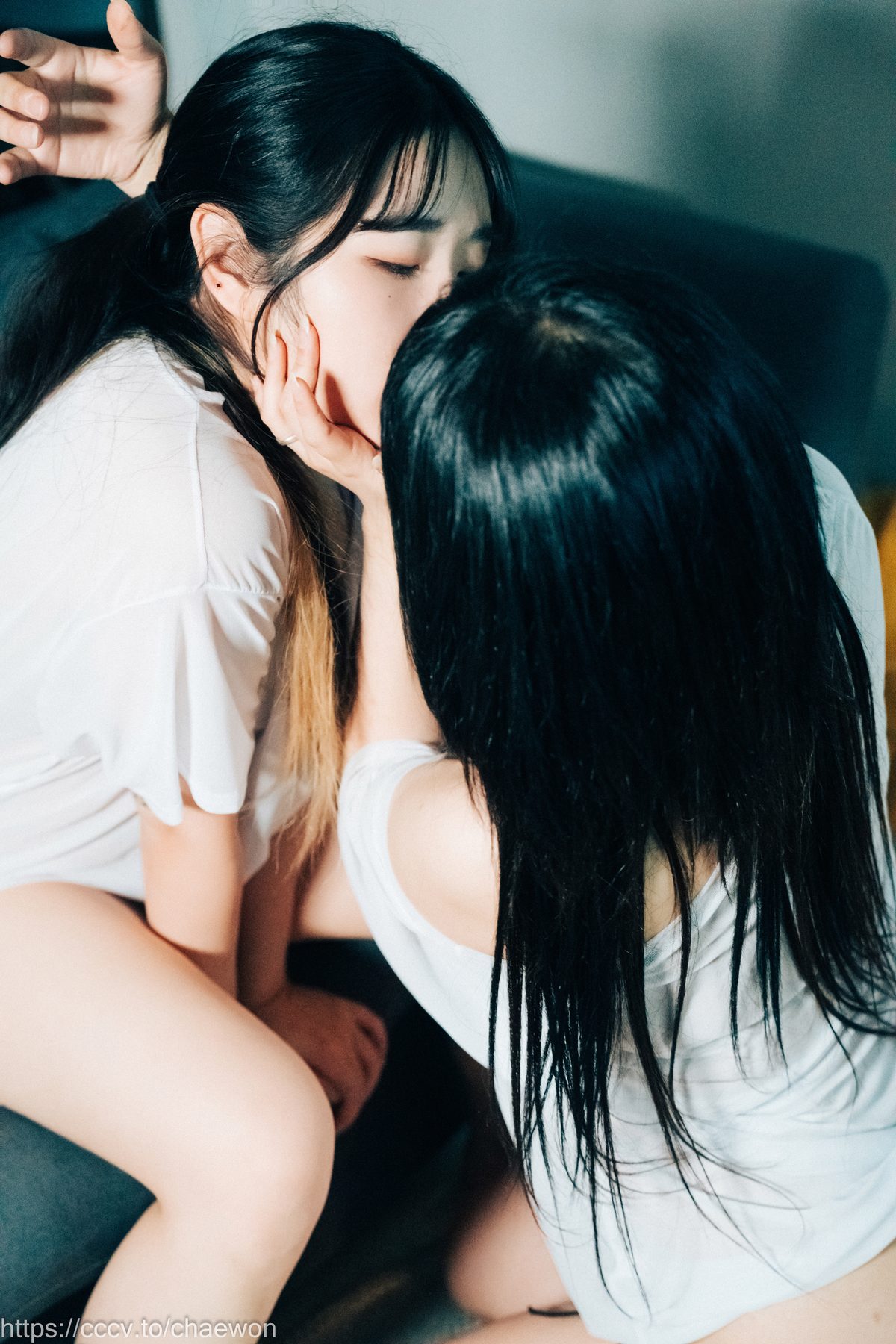 Loozy Zia 지아 x Sonson 손손 Yuri Girls Love B 0021 7812934108.jpg