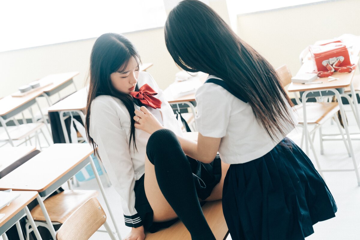 Loozy Zia 지아 x Sonson 손손 Bitch Academy Hard B 0084 1248416510.jpg