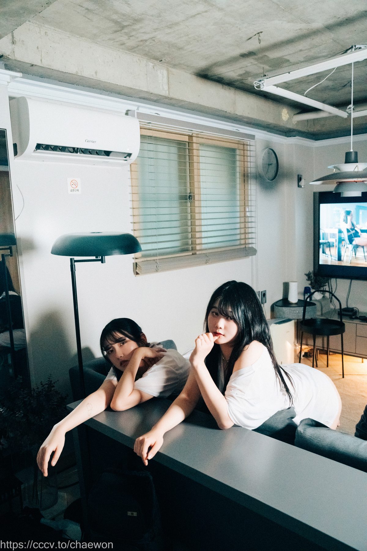 Loozy Zia 지아 x Sonson 손손 Yuri Girls Love B 0070 9512992938.jpg