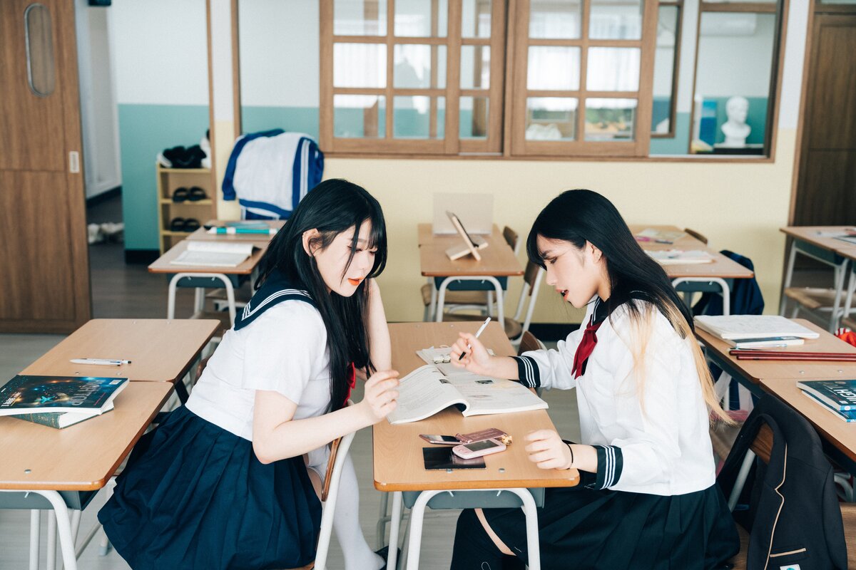 Loozy Zia 지아 x Sonson 손손 Bitch Academy Hard B 0005 9622999998.jpg