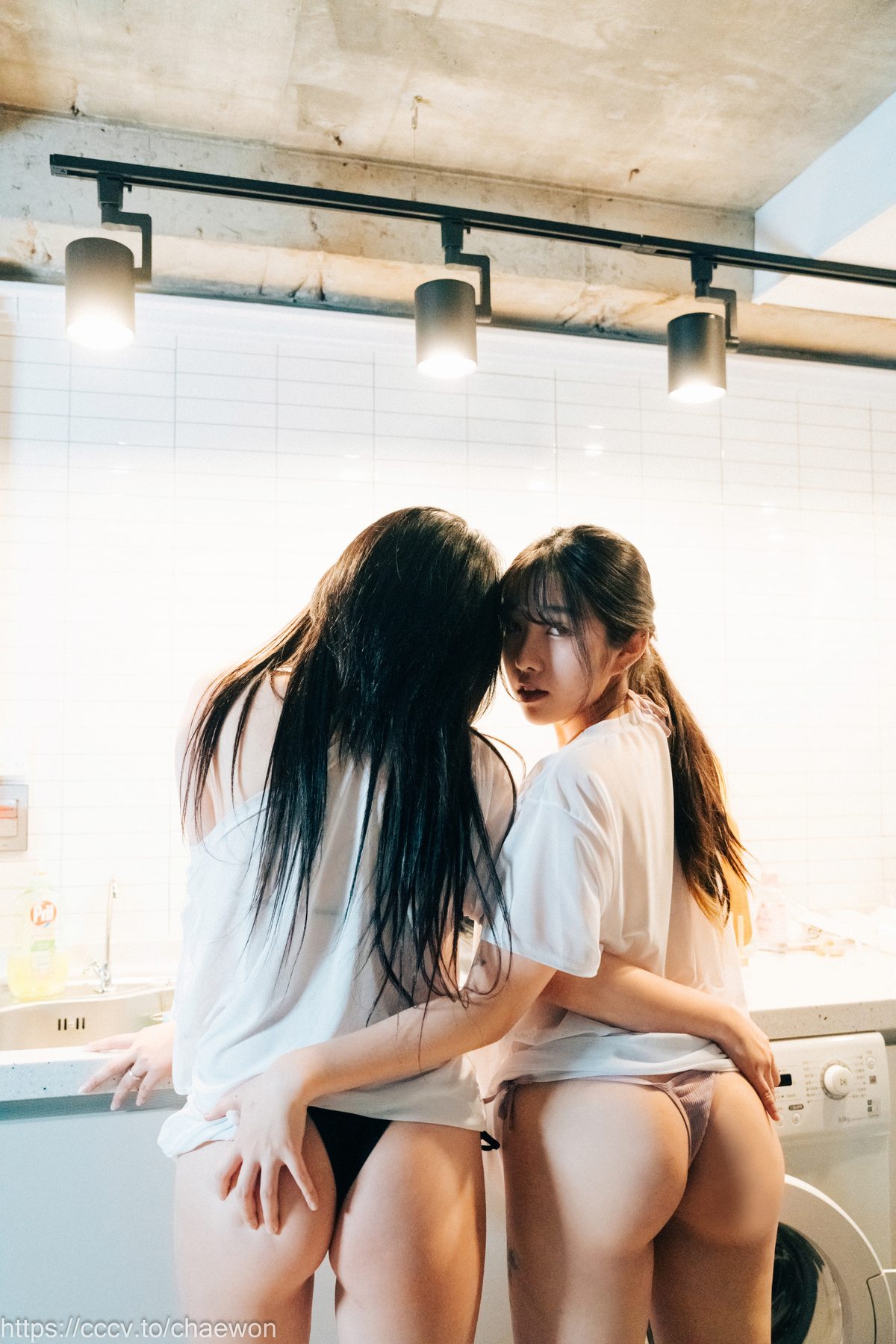 Loozy Zia 지아 x Sonson 손손 Yuri Girls Love B 0025 9790538372.jpg
