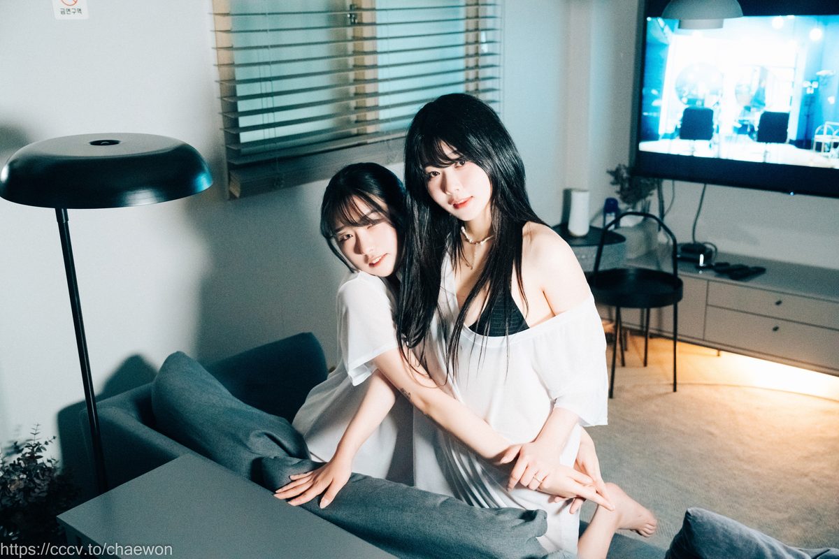 Loozy Zia 지아 x Sonson 손손 Yuri Girls Love A 0066 3614487878.jpg