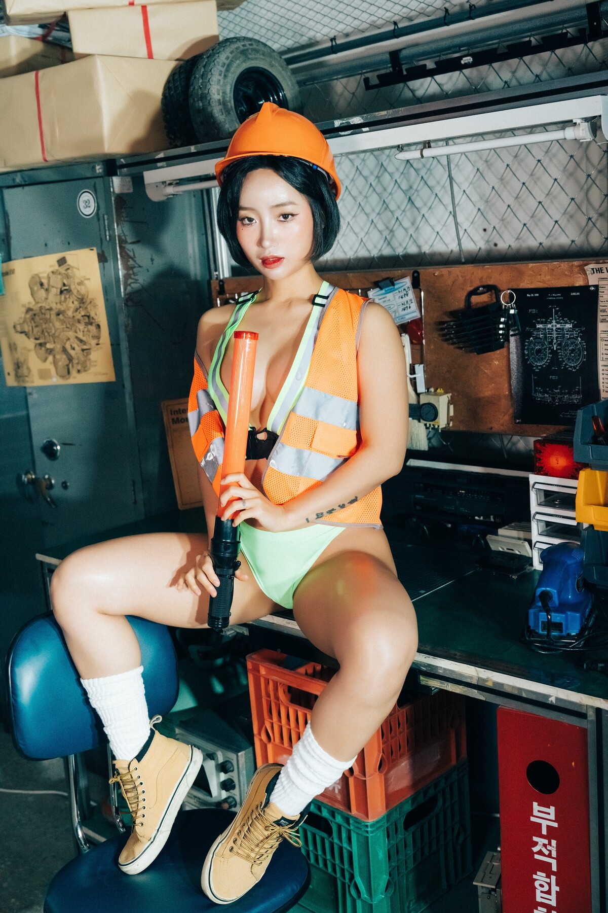 Loozy Booty Queen Naked Worker S Ver A 0004 0623005778.jpg