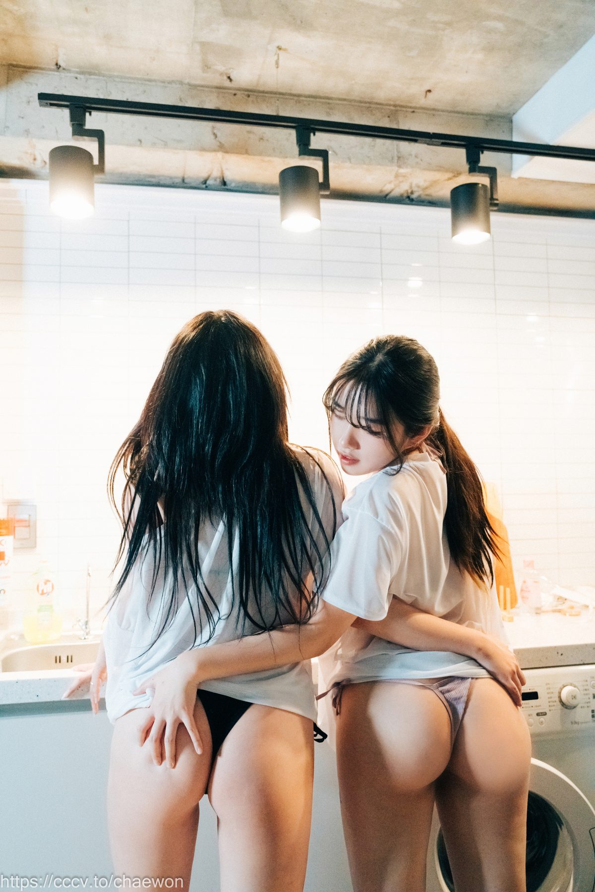 Loozy Zia 지아 x Sonson 손손 Yuri Girls Love B 0024 8430743188.jpg